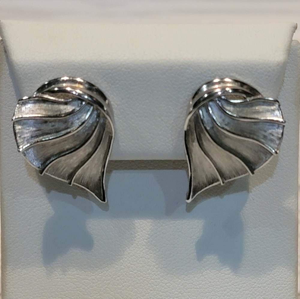Vintage Crown Trifari Silver Tone Fan Swirl Leaf Clip On Earrings